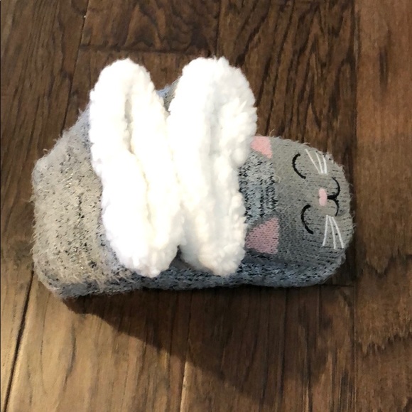Fuzzy Cat Slippers - Picture 7 of 10